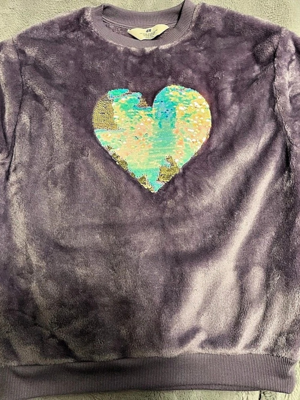 H&M Girls Fuzzy Fleece Sequin Heart Sweatshirt Purple 4-6Y
